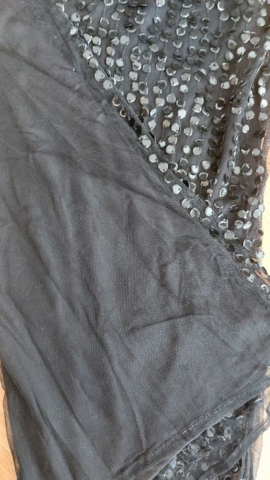 Elegancka sukienka czarna w cekiny.