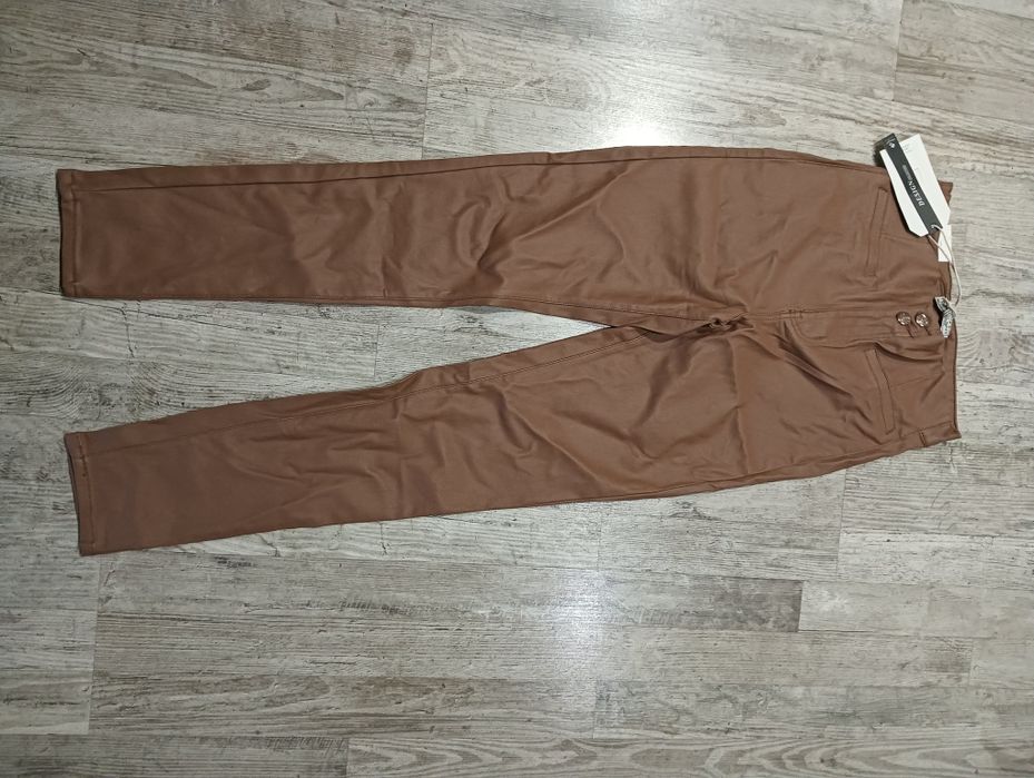 Spodnie damskie nowe