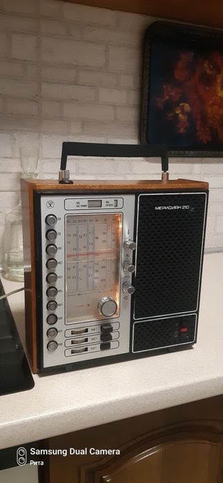 радиола минск 61 отличное звучяние чёткий приём фм 88-108мгц !