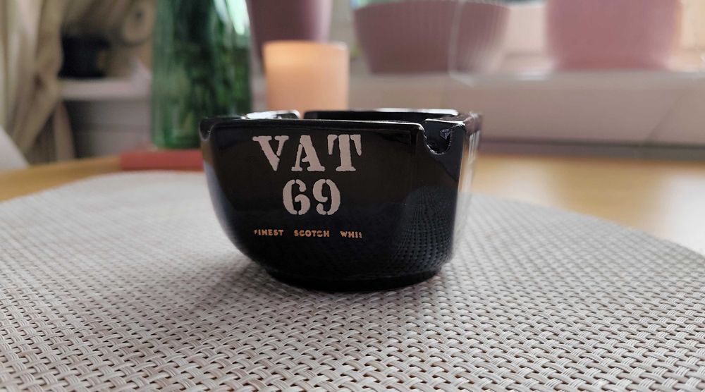 Popielniczka ceramiczna VAT 69 Finest Scotch Whisky - kolekcjonerska