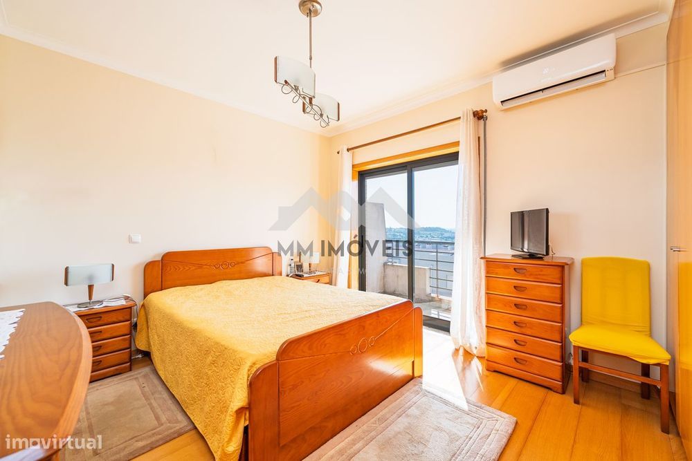 Apartamento T3 | Duas Frentes | Varanda | Garagem | Excelente localiza