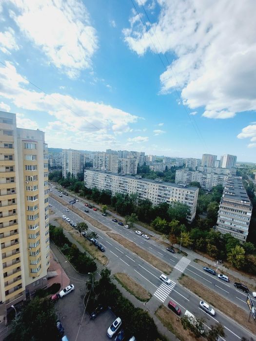 Сдам 2 комн.квартиру (разд.), ул.Всеволода Нестайка 8, М.Левобережная-5 мин пешком