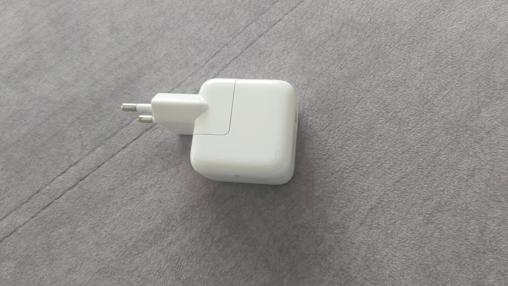 Carregador Apple completo com cabo Lighting e adaptador USB
