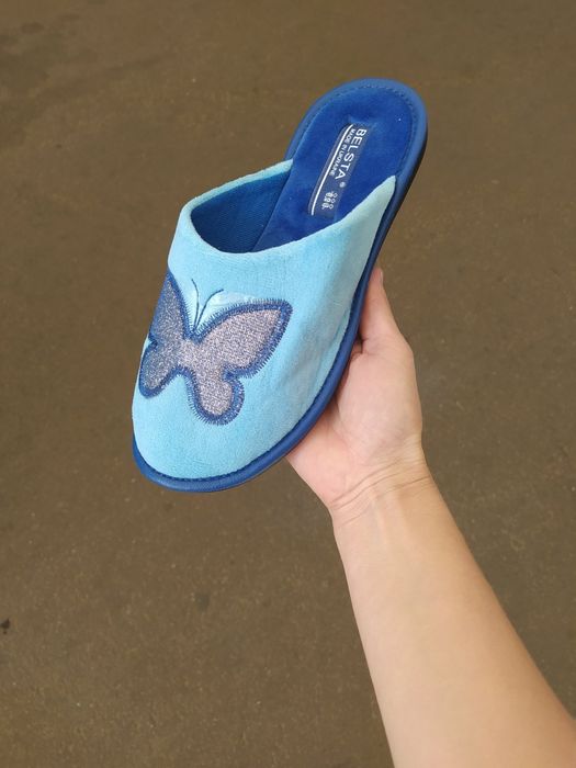 Продам женские голубые с бабочкой. 260 грн.