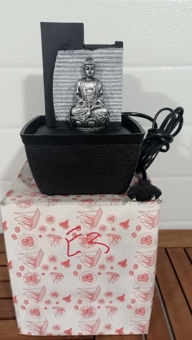 Fonte de água Buddha com luz