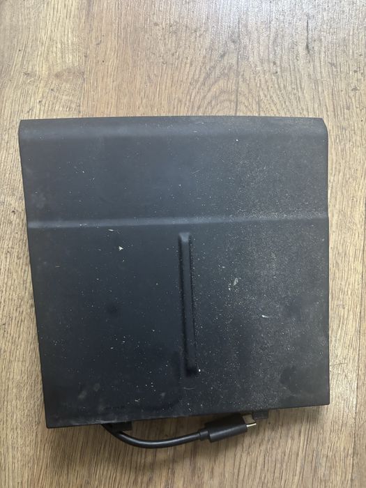 Бездротова зарядка Tesla MY/M3