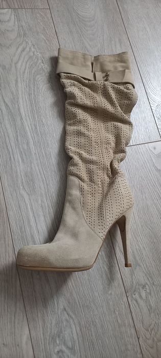 Продам замшевые сапоги -Италия