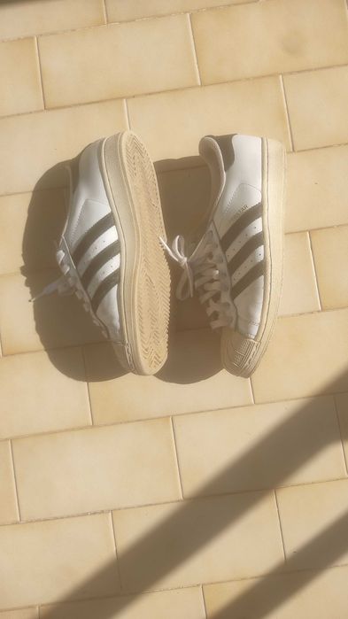 Prenda de Natal, Ténis marca Adidas