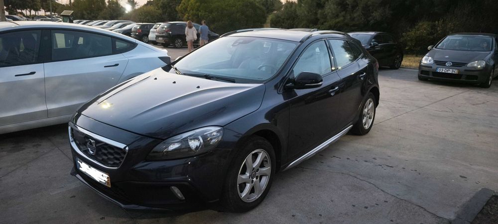 Volvo V40 Cross Country D2 Momentum 1.6 2013, seguro Zurich, inspeção valida até 05/2027