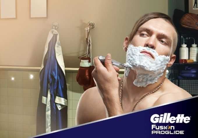 Перчатки боксерские с автографом Усика.