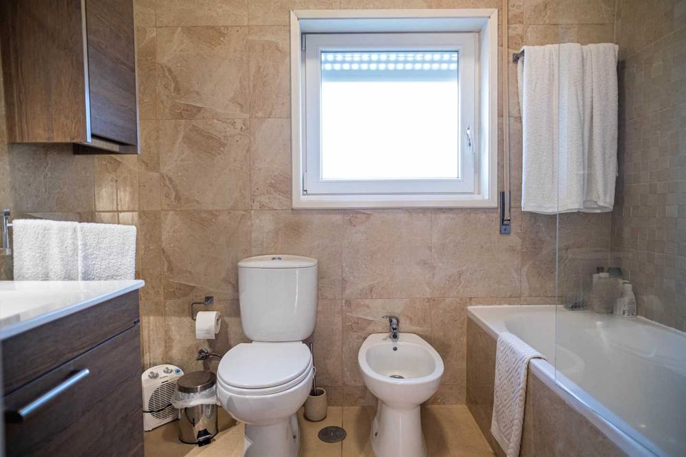 Moradia T6 com terreno urbano 1500m2 Esmeriz  VNFamalicão