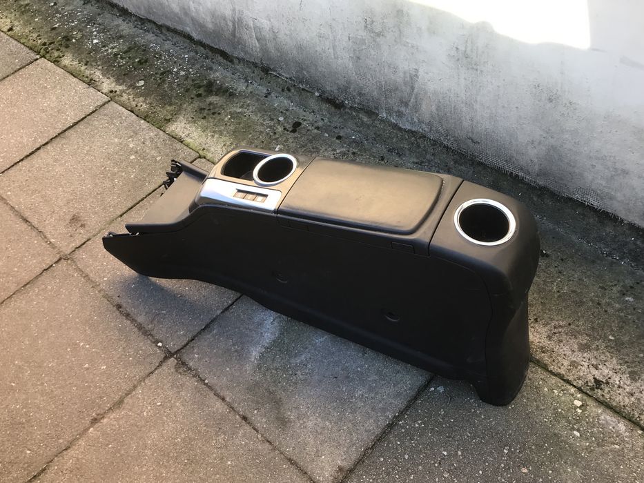 Podłokietnik Toyota prius plus 2020r skóra