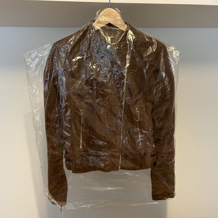 Casaco em pele genuina MANGO (tamanho S)