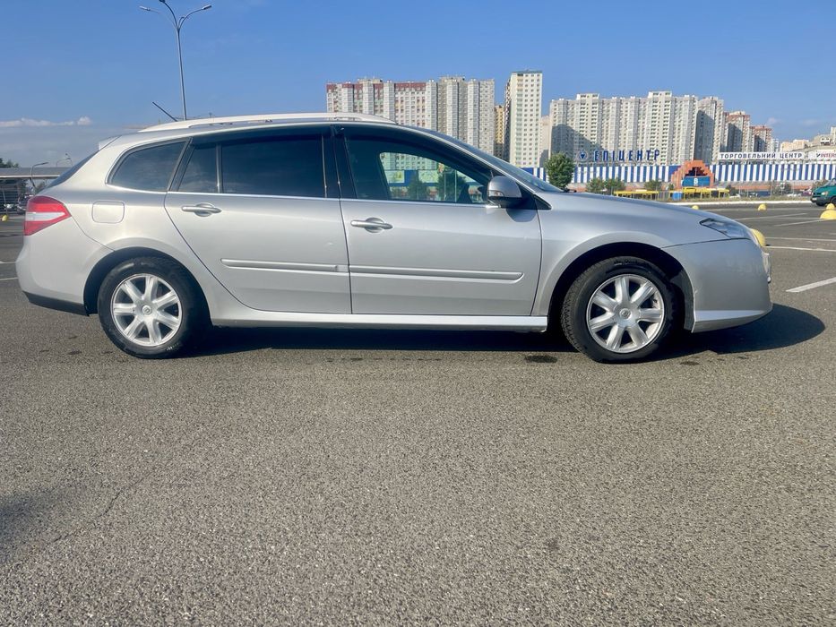 Рено Лагуна 3модель 2010р універсал пригнана з Європи