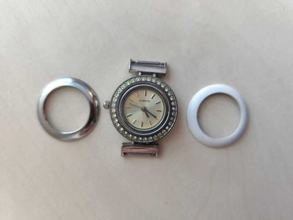 Zegarek kwarcowy z tarczami