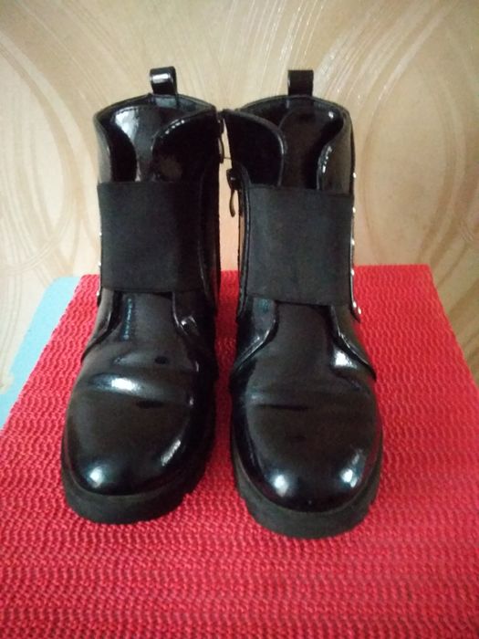 Продам туфли лаковые