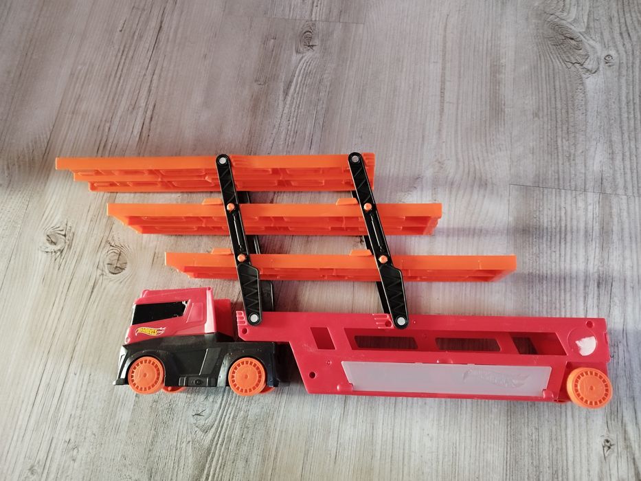 Okazja! Hot Wheels Mega Transporter stan bdb