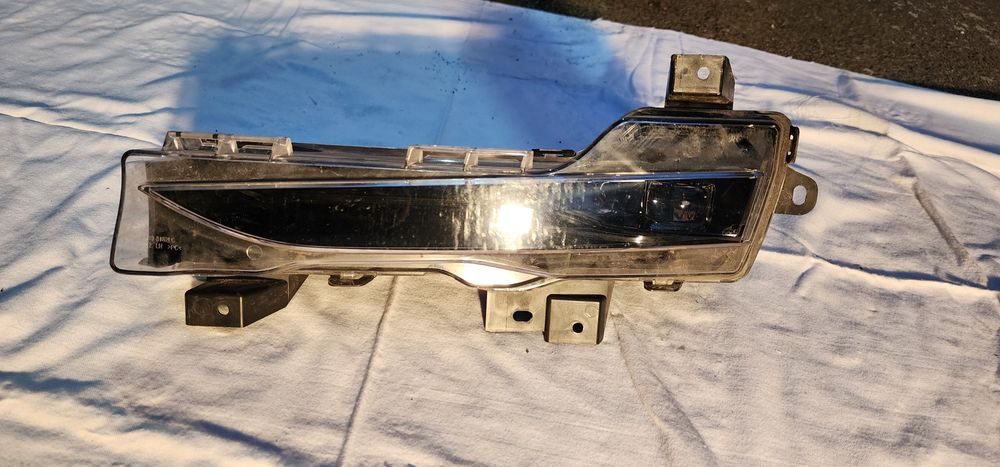 Противотумана фара Tesla model 3