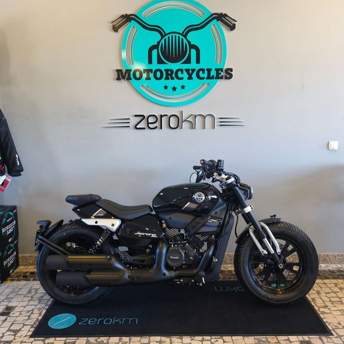 Benelli Leoncino Bobber 400
