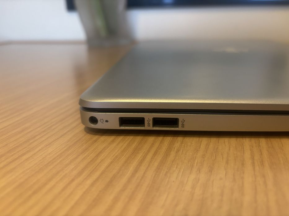 Vendo notebook sem nenhuma marca de uso