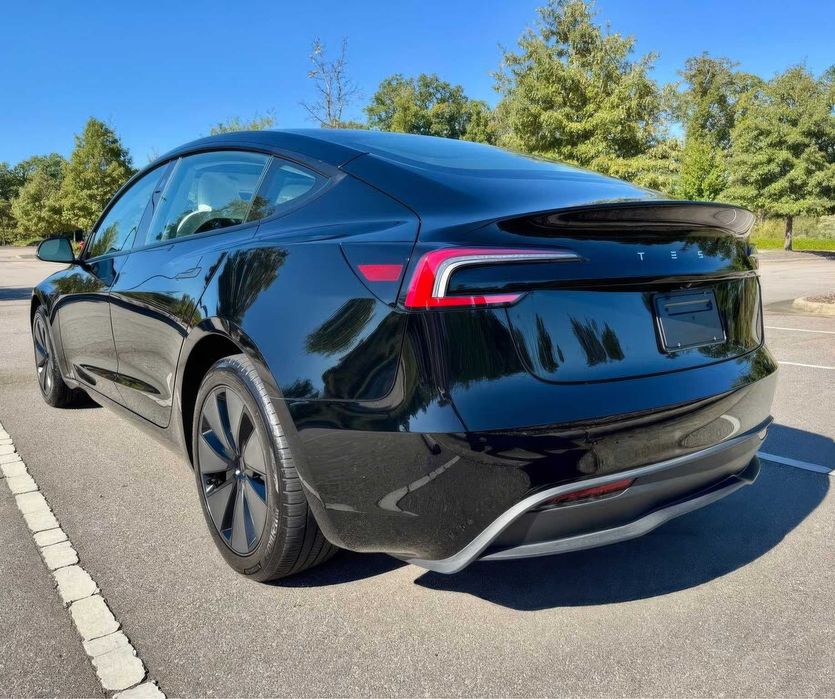 Tesla Model 3 Long Range      2025