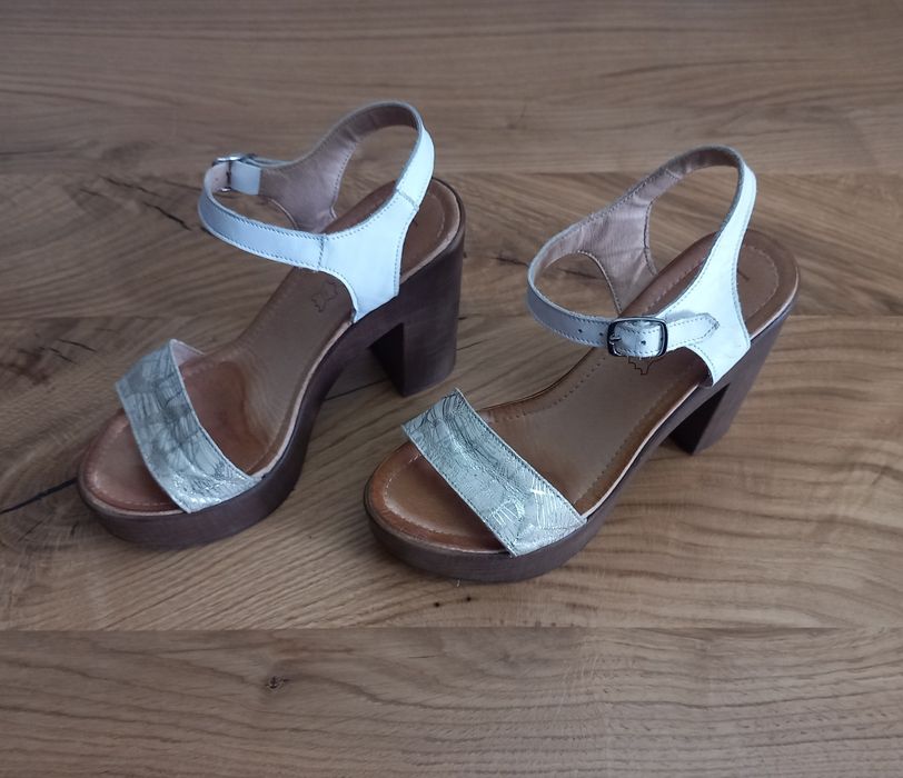 Sandały na koturnie - wkładka 22,5 cm