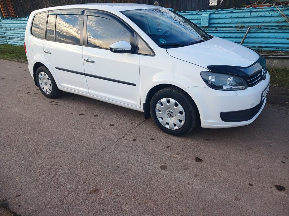 Продаю чудовий сімейний автомобіль який непотребує вкладень.