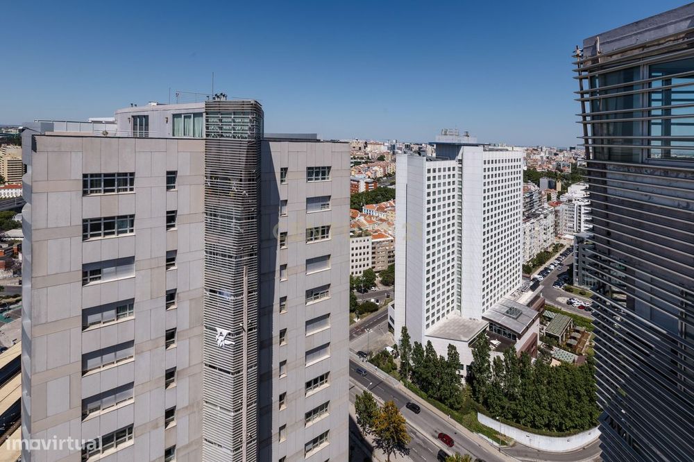 Penthouse com Vista Panorâmica sobre Lisboa e Monsanto | Campolide