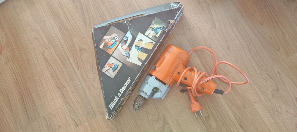 Black and Decker DNJ52  220v/340w 10mm 2 speed