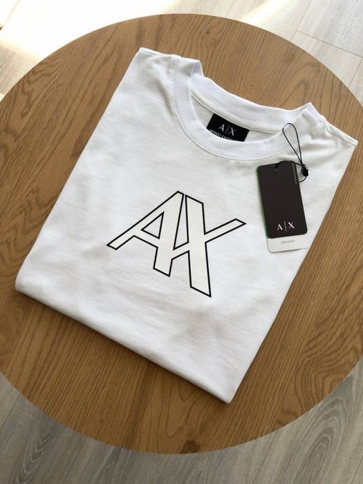 Футболка від бренду Armani