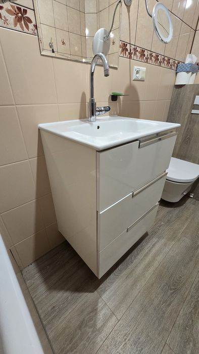 Szafka z umywalką ROCA