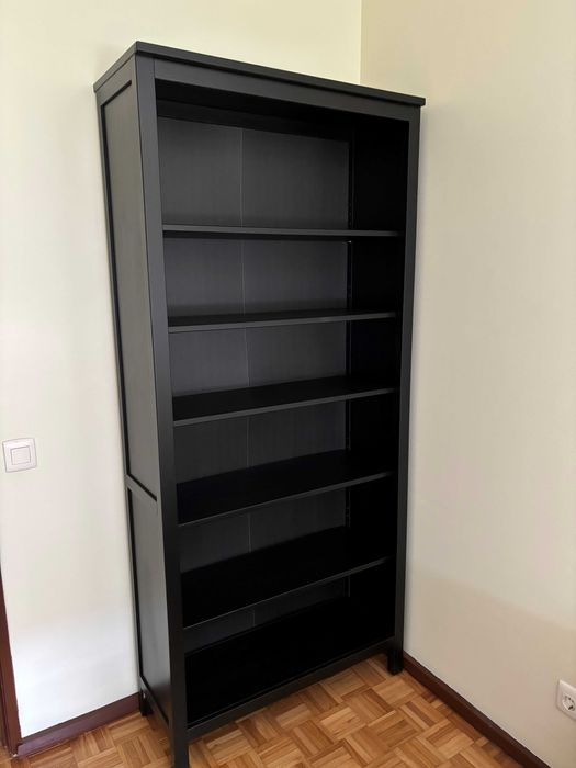 Estante preta estilo Ikea Hemnes 90x197cm