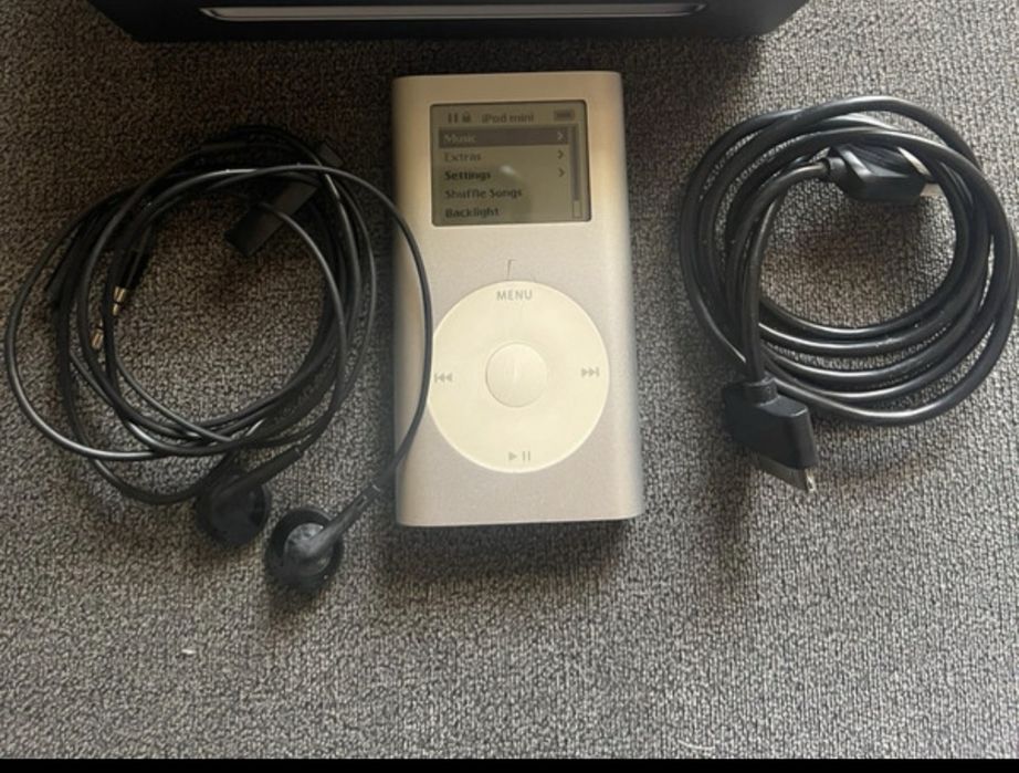 iPod mini 2.ª Geração 6GB Prateado (Funcional) + Cabos + Auscultadores + Caixa Apple