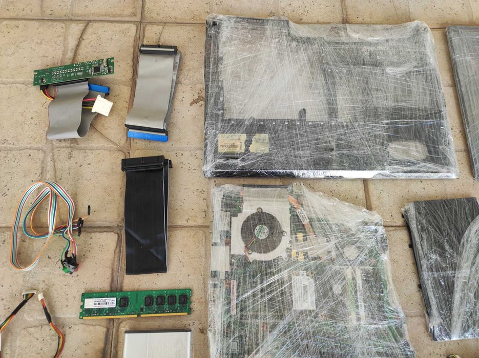 Lote Peças Computadores Portáteis e Desktop