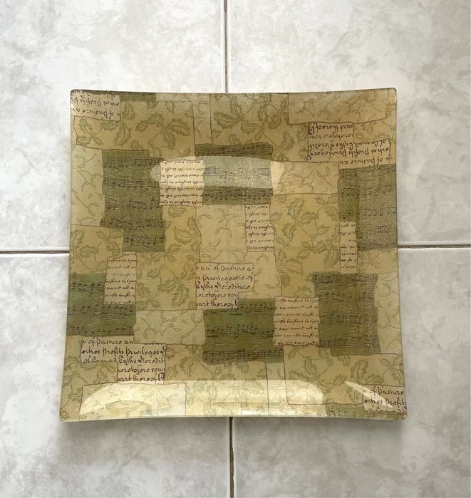 Tabuleiro quadrado de decoupage447168517737041920