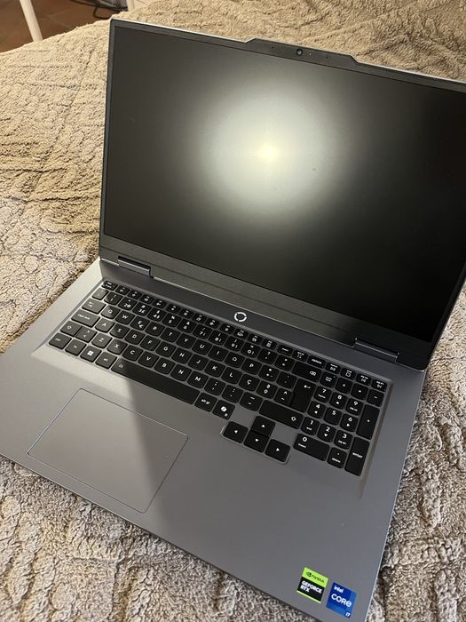 Portátil Lenovo LOQ Gaming 17i (como novo)