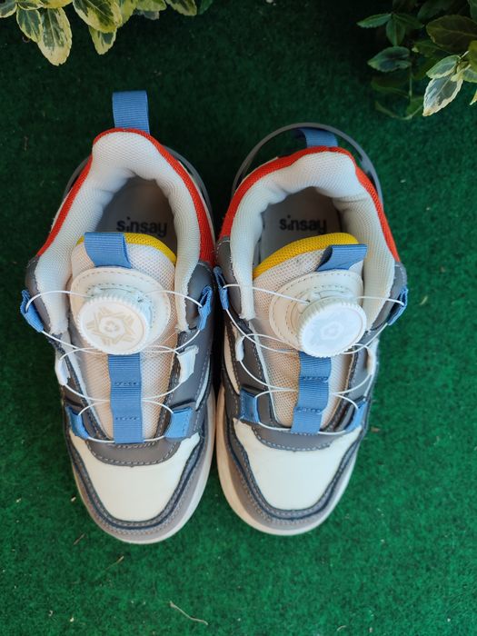 Sneakersy z metalowym zapięciem r. 30 sinsay