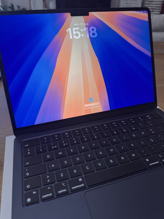Macbook Air M2 8GB 256SSD