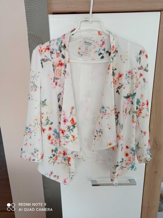 Piękna ,delikatna i elegancka marynarka z Bershki