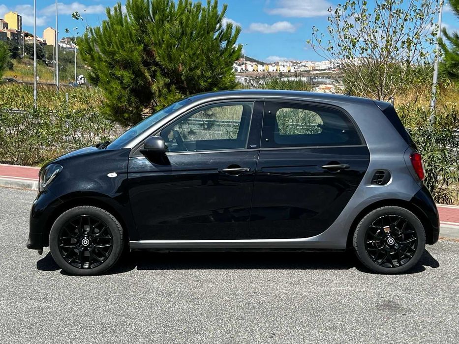 smart Forfour de 90CV de caixa manual na versão Passion irrepreensível