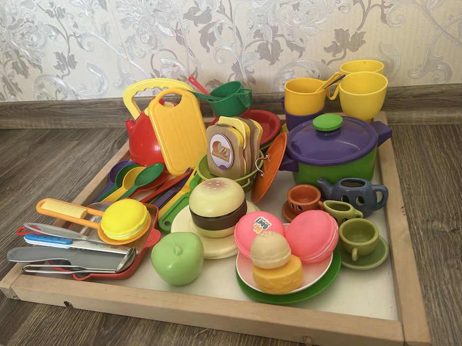 Іграшковий посуд, кухонне приладдя дитяче