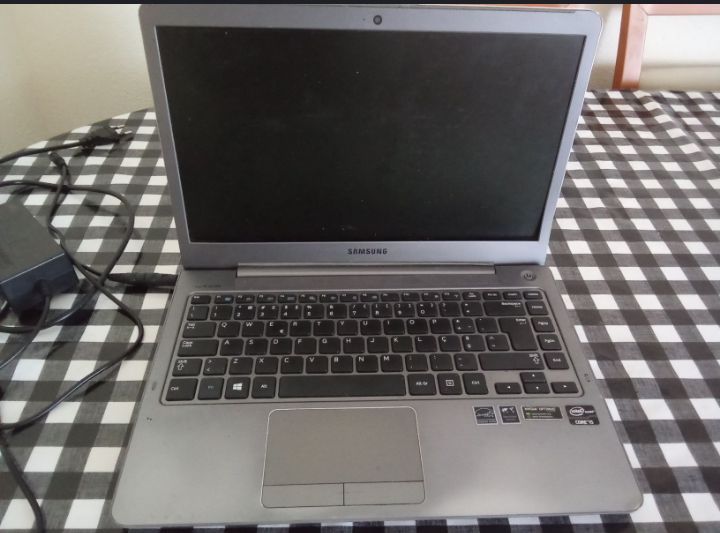 Portátil Samsung Intel Core 5