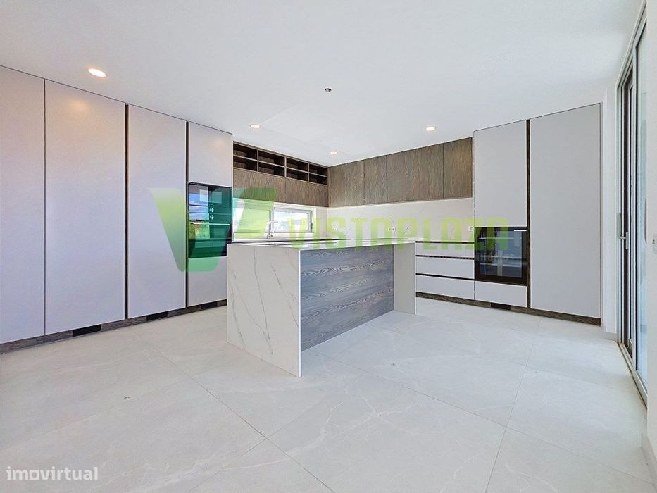Moradia nova T3 + 1 em Estômbar, com piscina de água salgada, acaba...