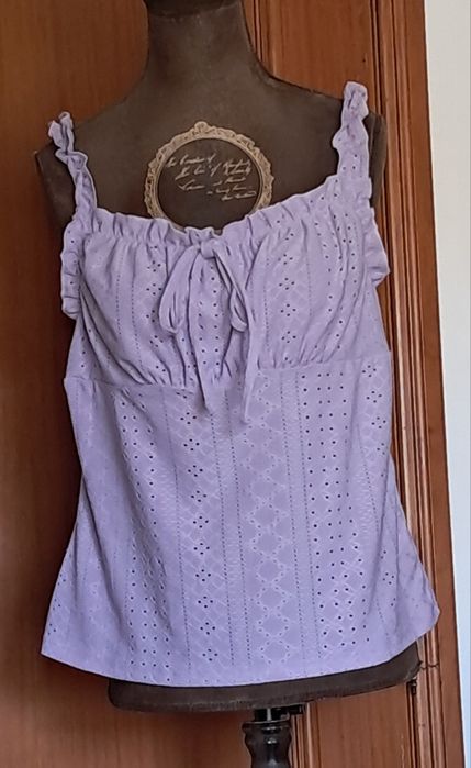 Top / Blusa Lilás Romântica em Broderie (Alças com Folho e Laço) - Tam. XL