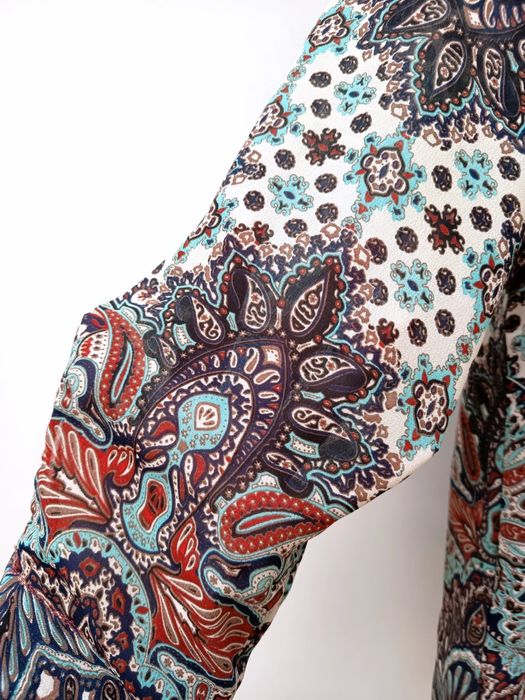 Blusa Fina com Cornucópias