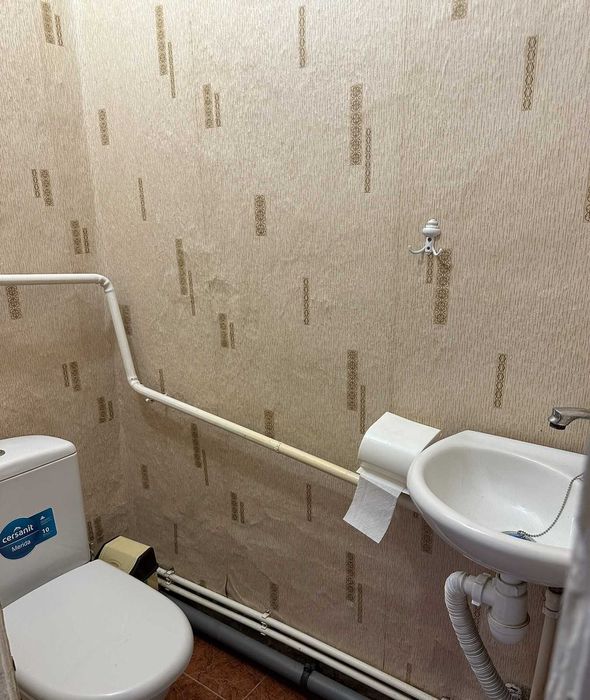 Квартира 2-х кімнатна+гараж біля будинку