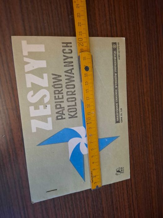 Stary kolekcjonerski zeszyt papierów kolorowych prl