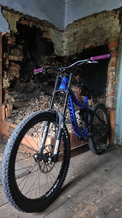 Rower zjazdowy kona dh
