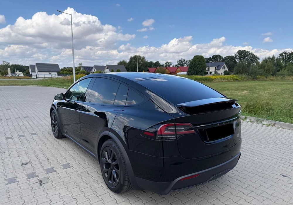 Tesla Model X 2023