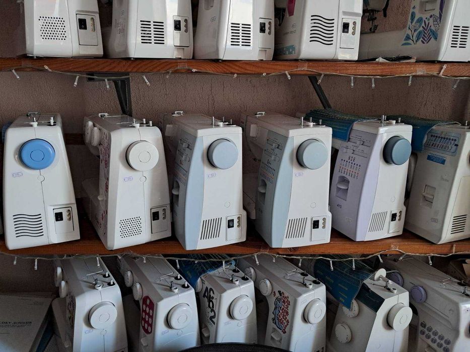 Розпродаж побутових швейних машин та оверлоків